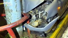 Motorista bate contra poste em rua de Toledo durante a chuva