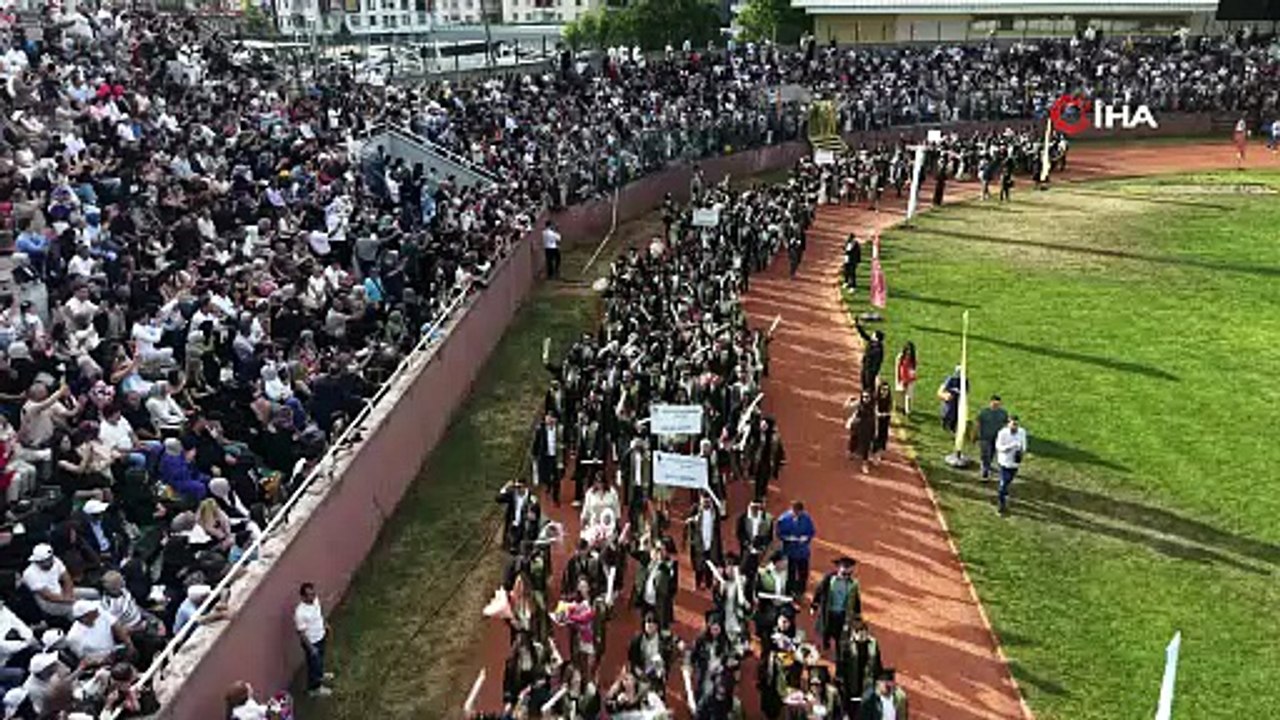 Anne Mezun Oldu, Kızı Yalova Üniversitesi’nde Eğitimine Devam Ediyor