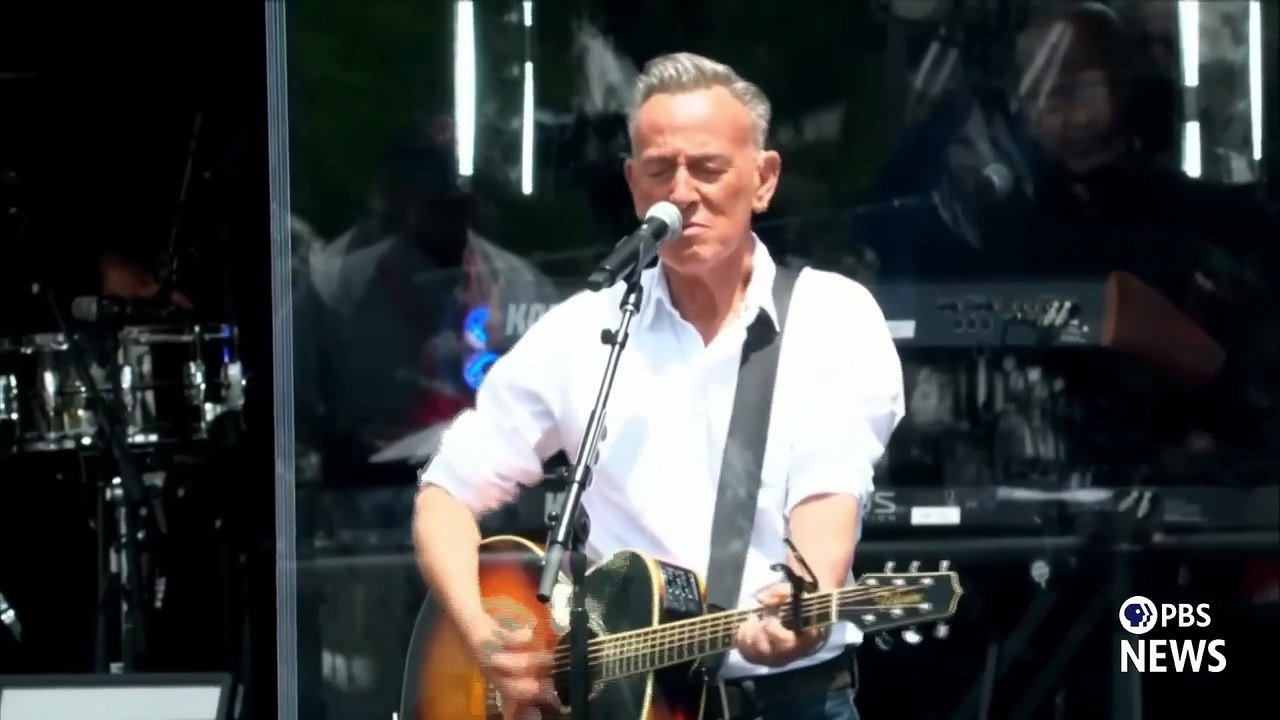 Bruce Springsteen performs at Obama Presidential Center dedication