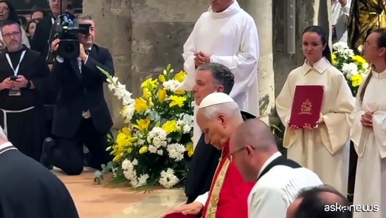 Papa Leone a Pavia, venera le reliquie di Sant'Agostino