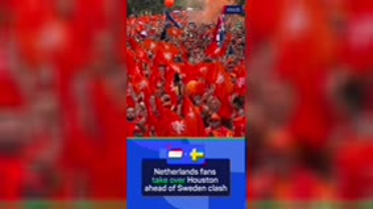 The famous Oranjebus arrives in Houston
