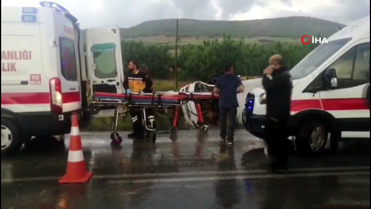 Isparta’da feci kaza: Tur minibüsü şarampole yuvarlandı 4 kişi hayatını kaybetti