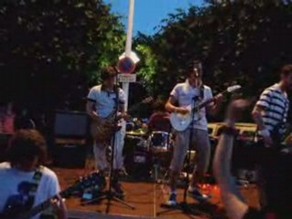 Pluck-Em's - Seven Nation Army