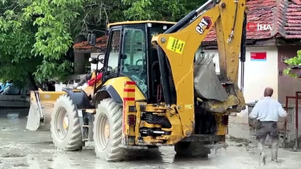 Sağanak sonrası Burdur'da evleri su bastı