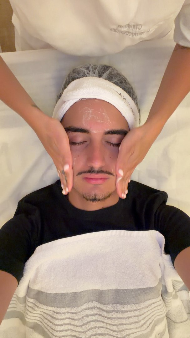⁣ASMR SKINCARE