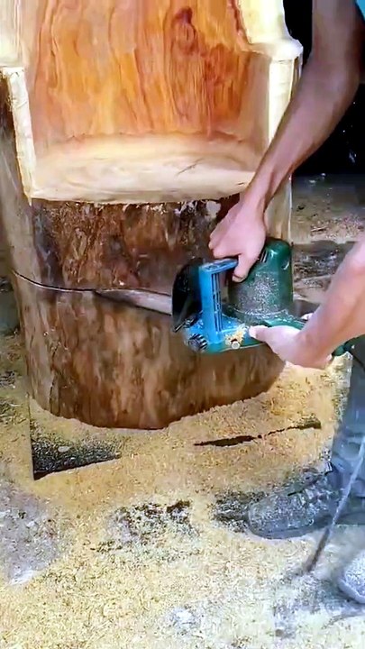 From a Giant Tree Log to a Stunning Rustic Throne Chair! 👑✨