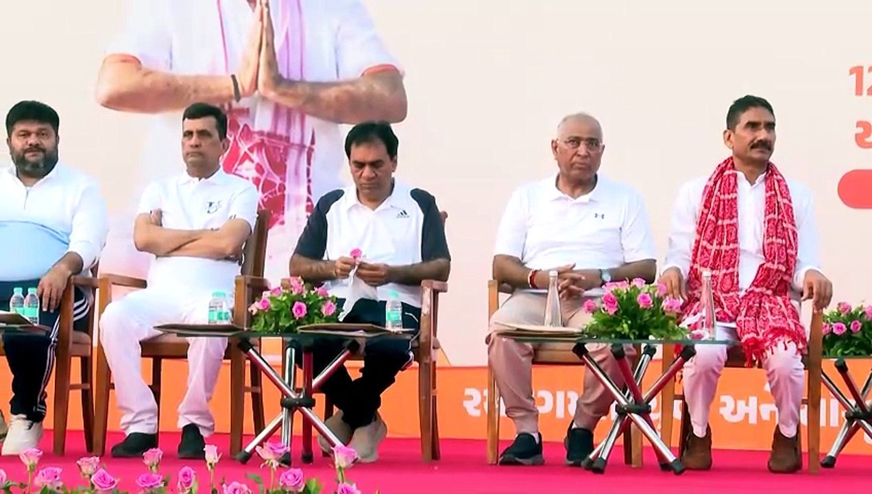#GANDHINGAR YOG DIVASH UJAVANI BY #GUJARAT CM