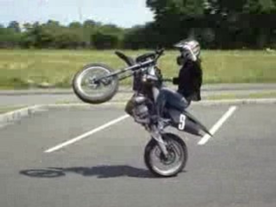 Lucas one hand