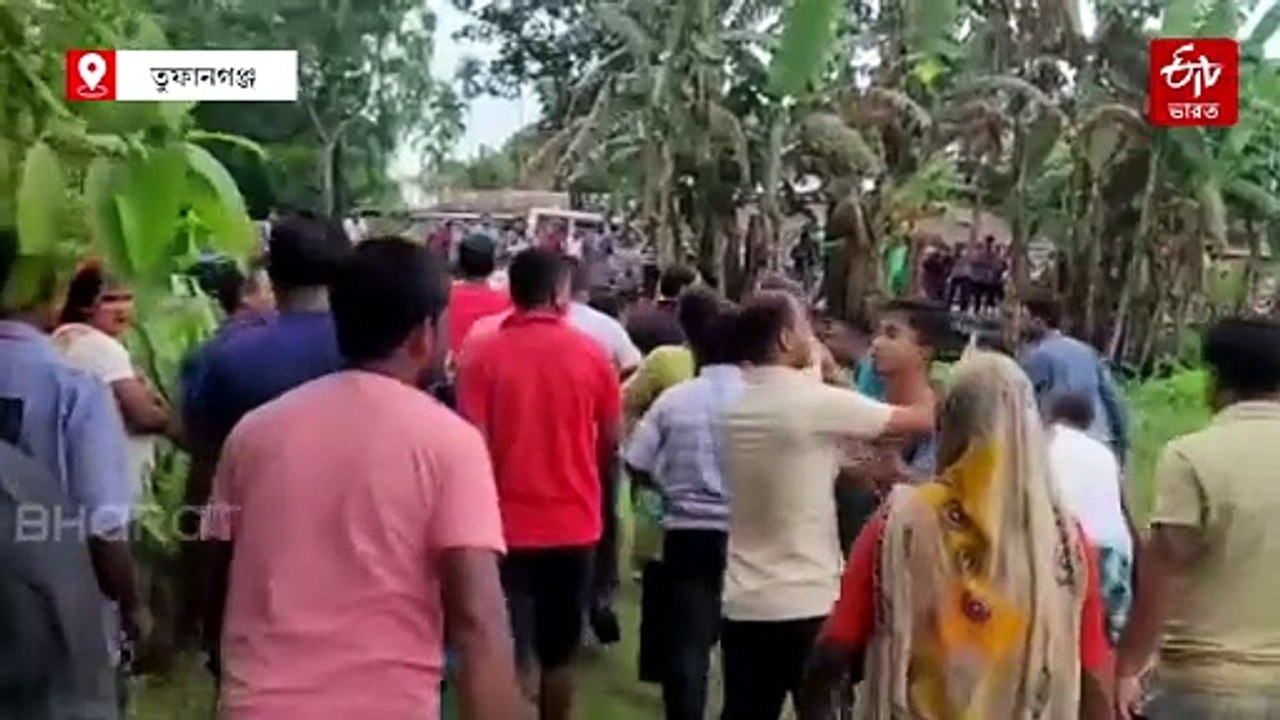 জনরোষে একমাস জলপ্রকল্পের ঘরে আত্মগোপন! শেষে গণধোলাই খেয়ে পুলিশের হাতে তৃণমূল নেতা