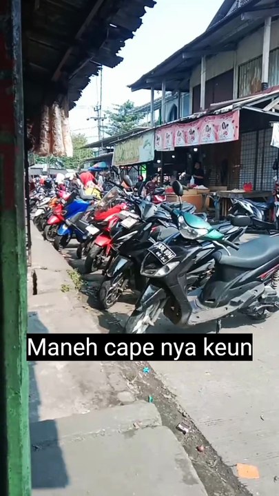 Suasana pasar rakyat Jabar juara bandung