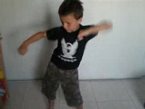 noah danse la tecktonik