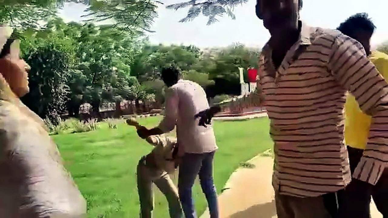 महीने भर से लापता थी पत्नी, पति ने दर्ज कराई थी FIR; अचानक इस हाल में मिली कि उड़ गए सबके होश!पत्नी करीब एक महीने से घर से लापता थी। पति ने उसकी तलाश में दो-तीन लोगों के खिलाफ पुलिस में रिपोर्ट भी दर्ज करवाई, लेकिन उसका कोई पता नहीं चल सका।करीब एक महीने ब