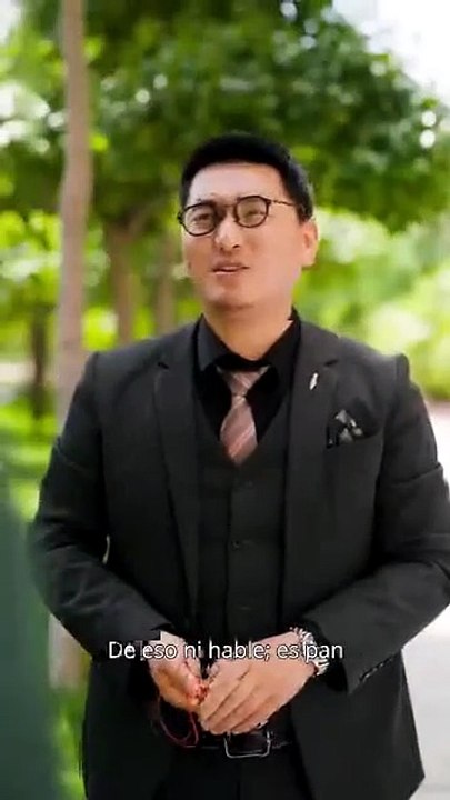 Joven pobre obtiene visión de rayos X tras choque con la bella CEO Parte 2