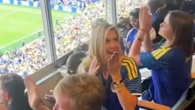 Los reyes Guillermo y Máxima, junto a la princesa Ariane, bailan y celebran junto a la selección de Curazao