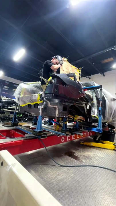 Cutting full quarter from Tesla on a Celette Sevenne frame machine with our universal jig set.