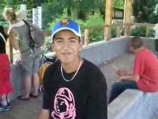 Hé les gars y'a babar