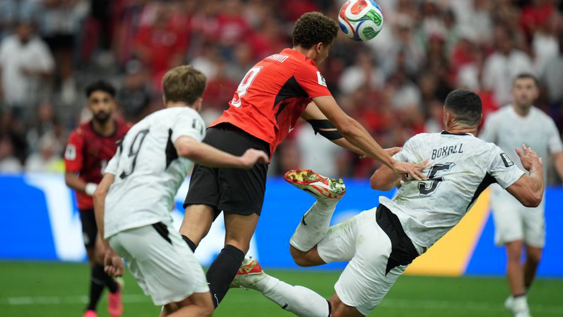 Mo Salah hace líder a Egipto