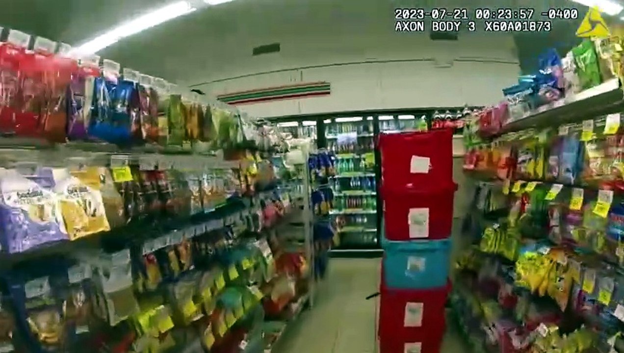 7-Eleven Employee Attacks Uber Eats Driver During Pickup 🚨