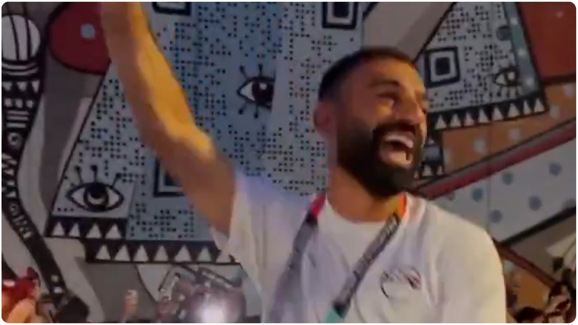 ¡Salah, totalmente desatado! así celebró con sus fans la victoria ante Nueva Zelanda