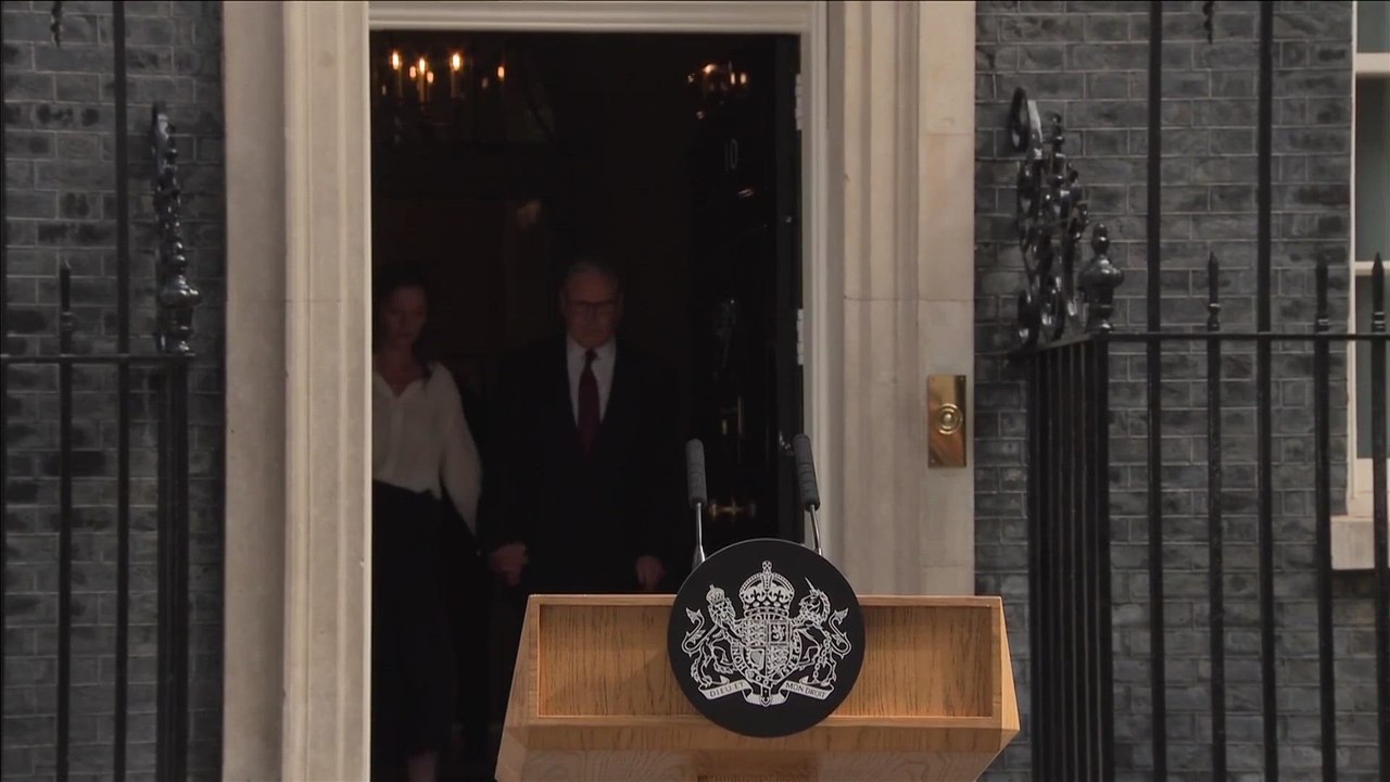 Keir Starmer announces his resignation as Prime Minister of the United Kingdom