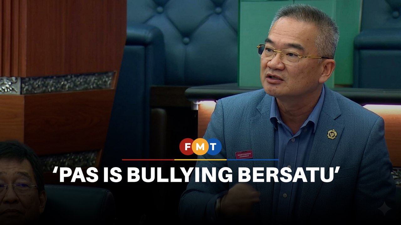 Dewan Rakyat turns rowdy over opposition leader changes