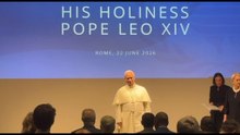Il Papa: "Aiuti ostacolati da politica e ideologie, le armi no"