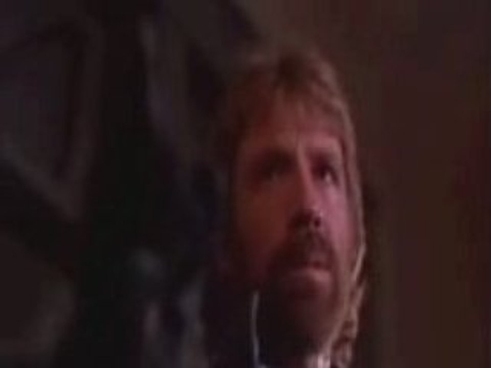 Chuck noris donne une chance a un mexicain