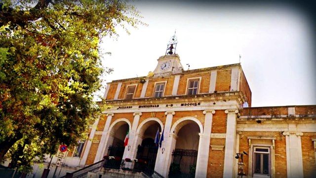 Andria: incendio in via Badaloni - via Bisceglie, video-aggiornamento