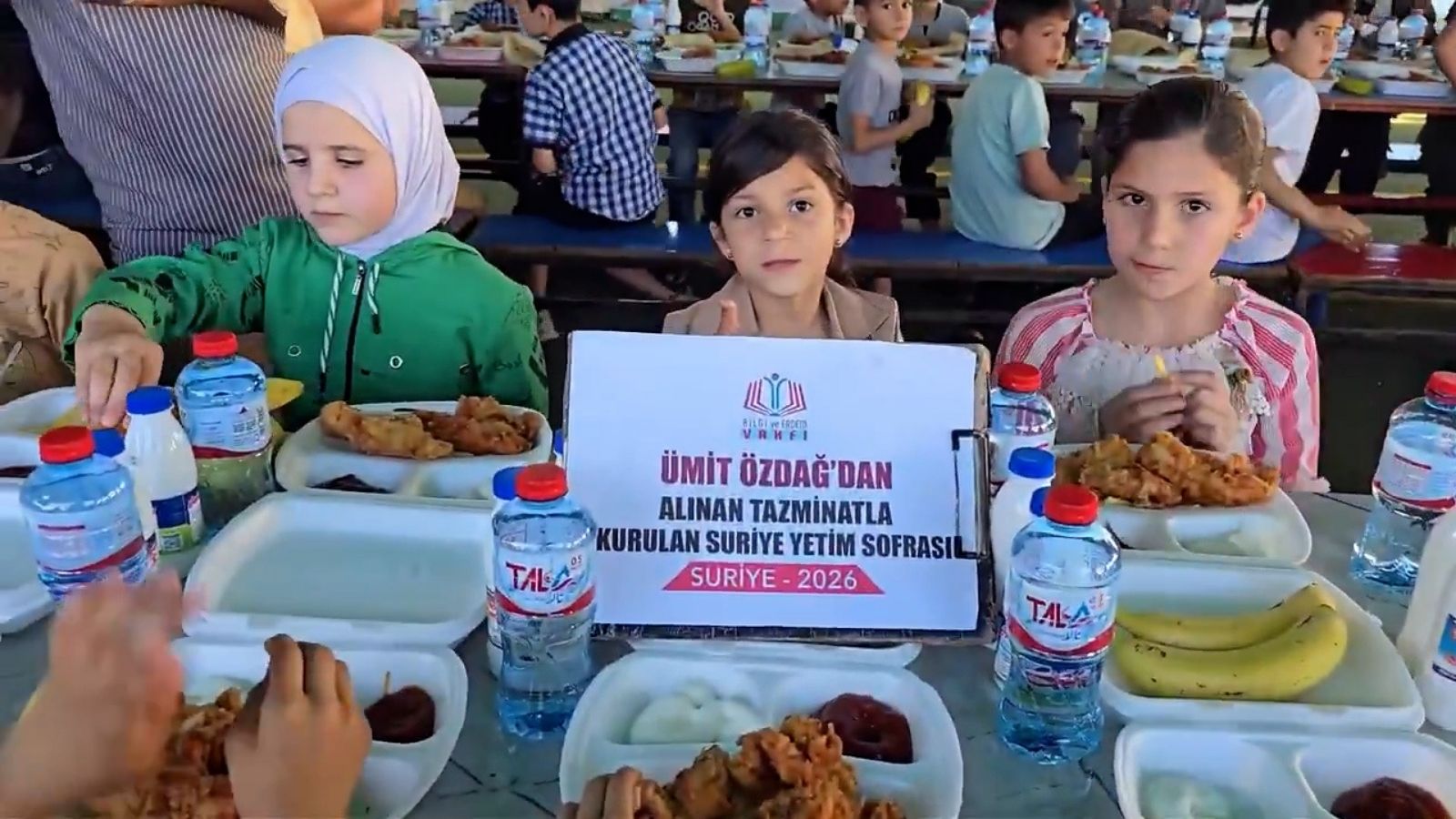 Suriyeli iş insanı, Ümit Özdağ'dan aldığı tazminatla Suriye'de yetim sofrası kurdu