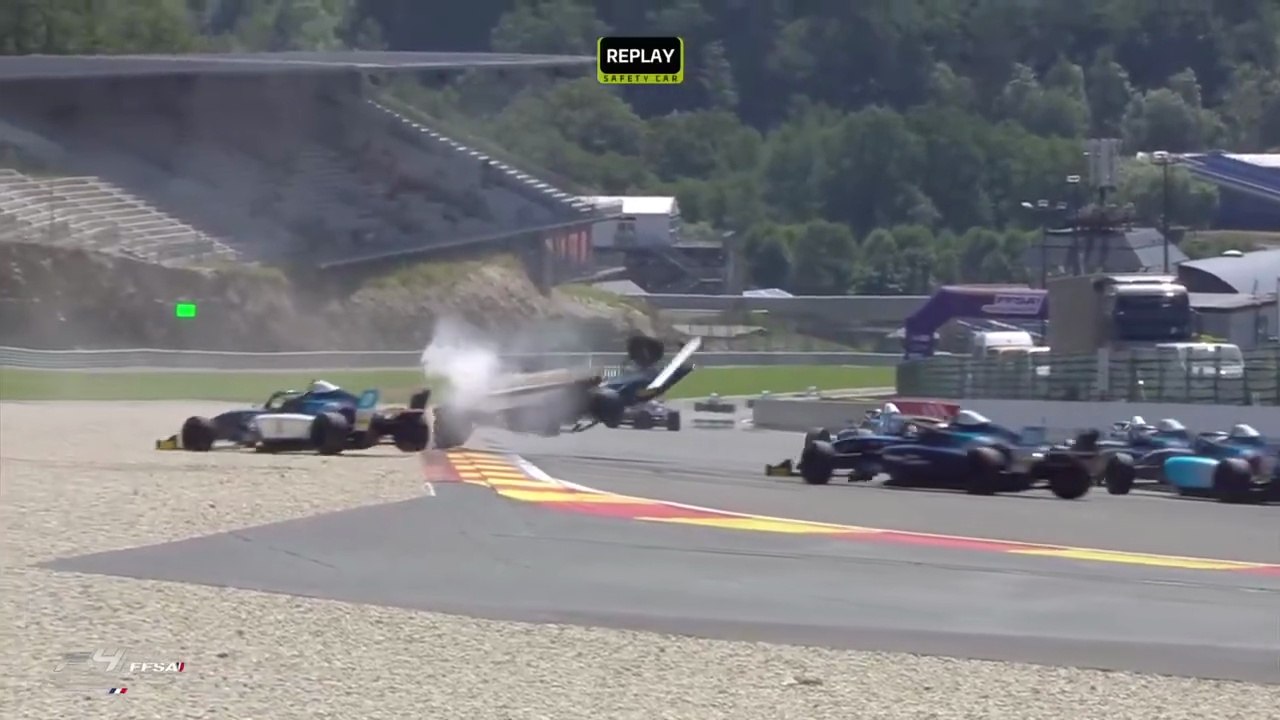 French F4 Championship 2026 Spa Race 1 Start Zanfari Flips