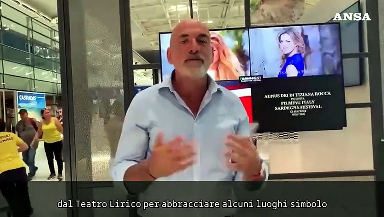 Flash mob con Turandot tra i viaggiatori all'aeroporto di Cagliari