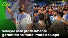 Salah e outros jogadores do Egito comemoram a vitória sobre a Nova Zelândia nas ruas de Vancouver