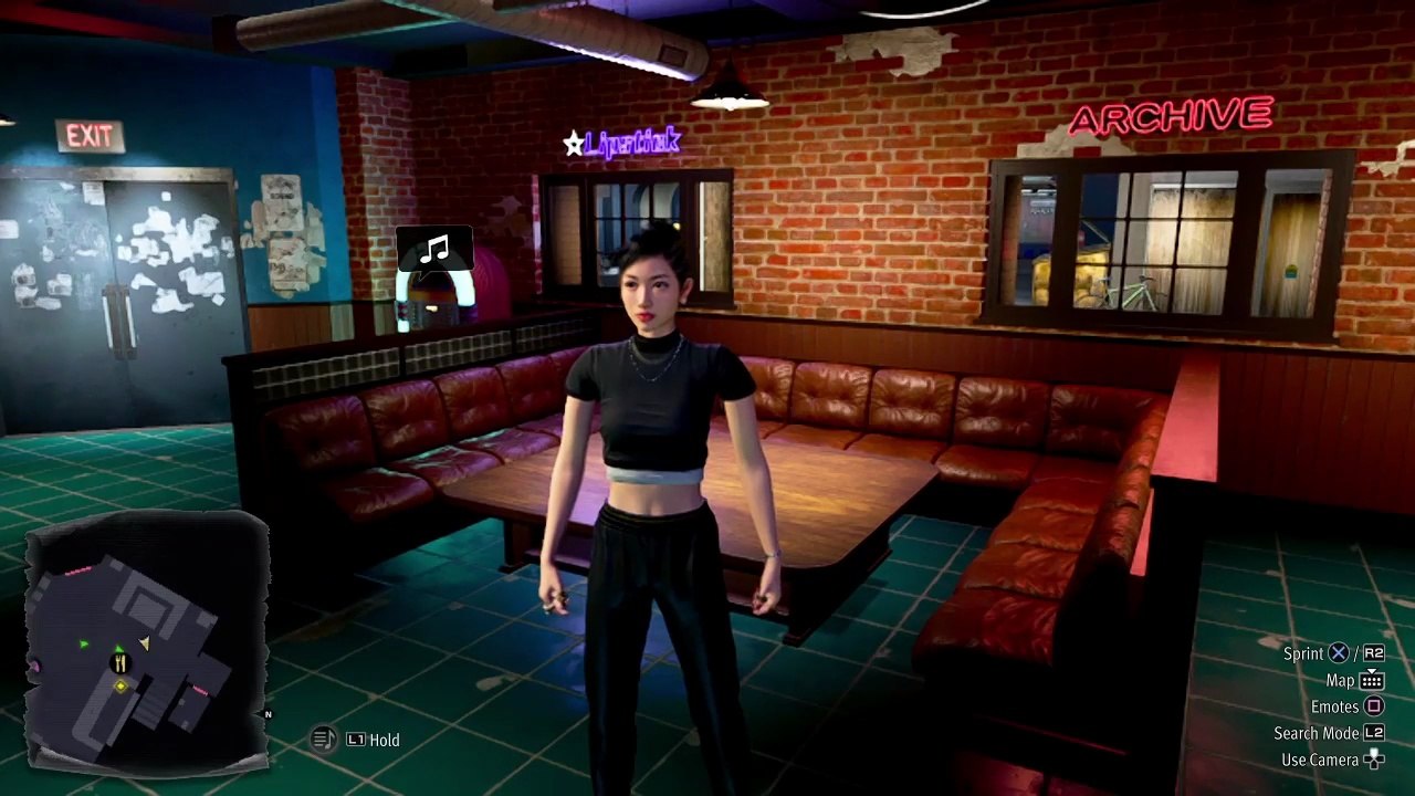 Like a Dragon: Pirate Yakuza in Hawaii - Chitose messing around