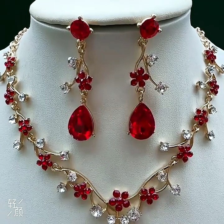 🌈 Colorful Crystal Waterdrop Jewelry Set for Bridal Style