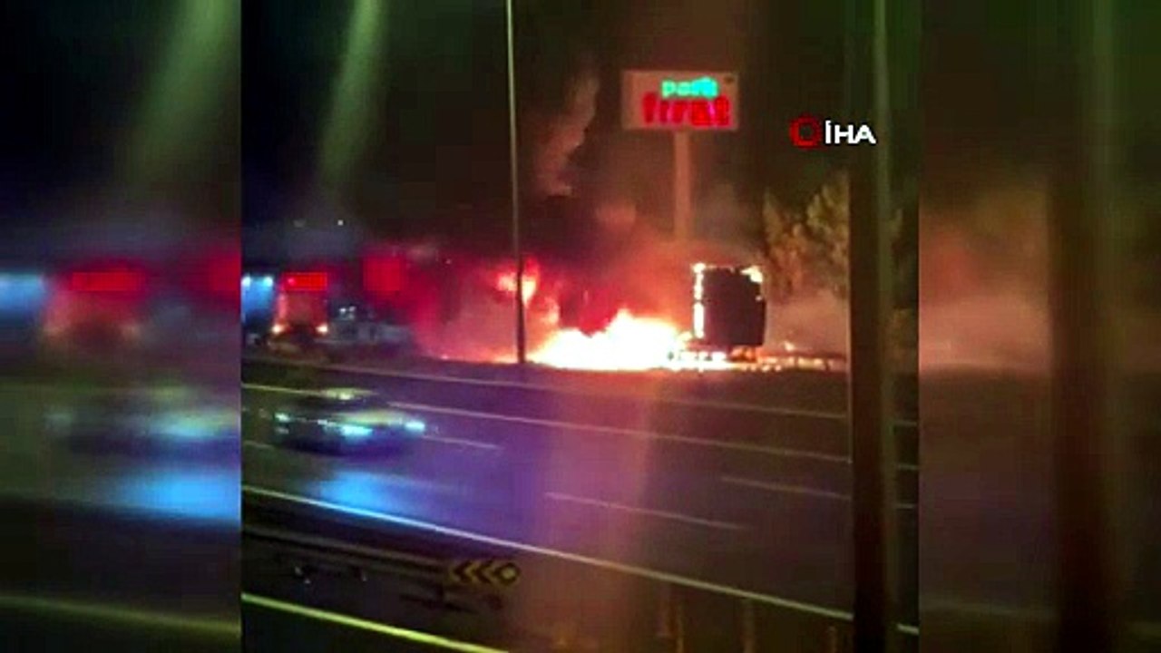 Seyir Halindeki Tır Alevlere Teslim Oldu!