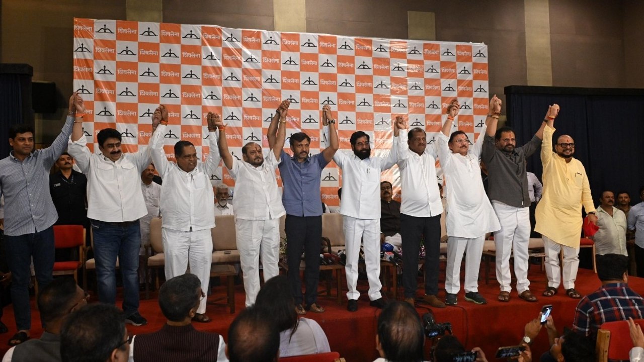 6 rebel Uddhav Sena MPs join Shinde camp; 15 students killed in Lucknow fire; more