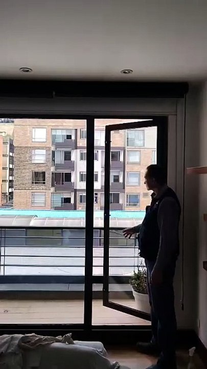 No era la ventana. Era la puerta.