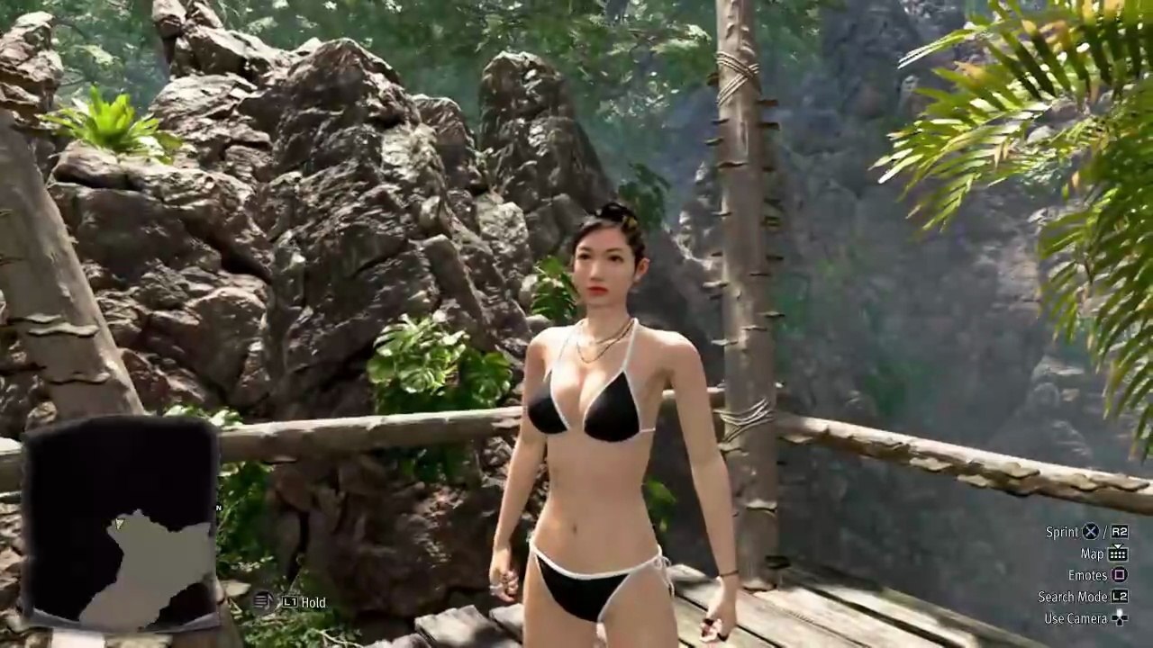 Like a Dragon: Pirate Yakuza in Hawaii - Chitose messing around 2