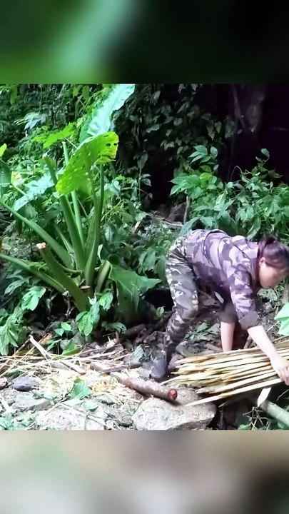 #Eps007 200 Days of Wilderness Survival | Living Alone in the Forest and Learning Outdoor Survival Skills