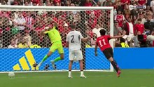 بثلاثية الانتصار الأول لمنتخب مصر خلال مشاركاته فى كأس العالم وتصدره المجموعة