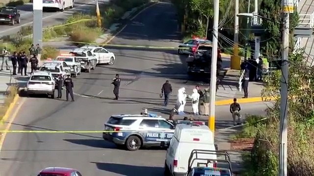 Hallan dos cuerpos calcinados dentro de un vehículo en Periférico de Puebla