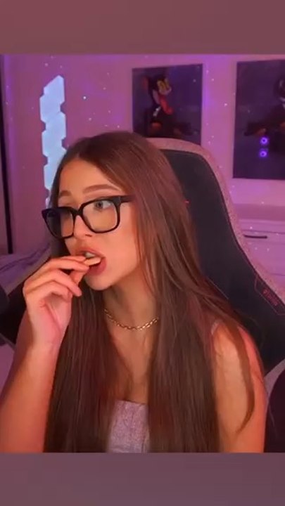 Y’all made me choke on my biscuit 😤 #twitch #twitchstreamer #gamergirl #twitchclips #twitchfails #streamer #twitchmoments #jokes