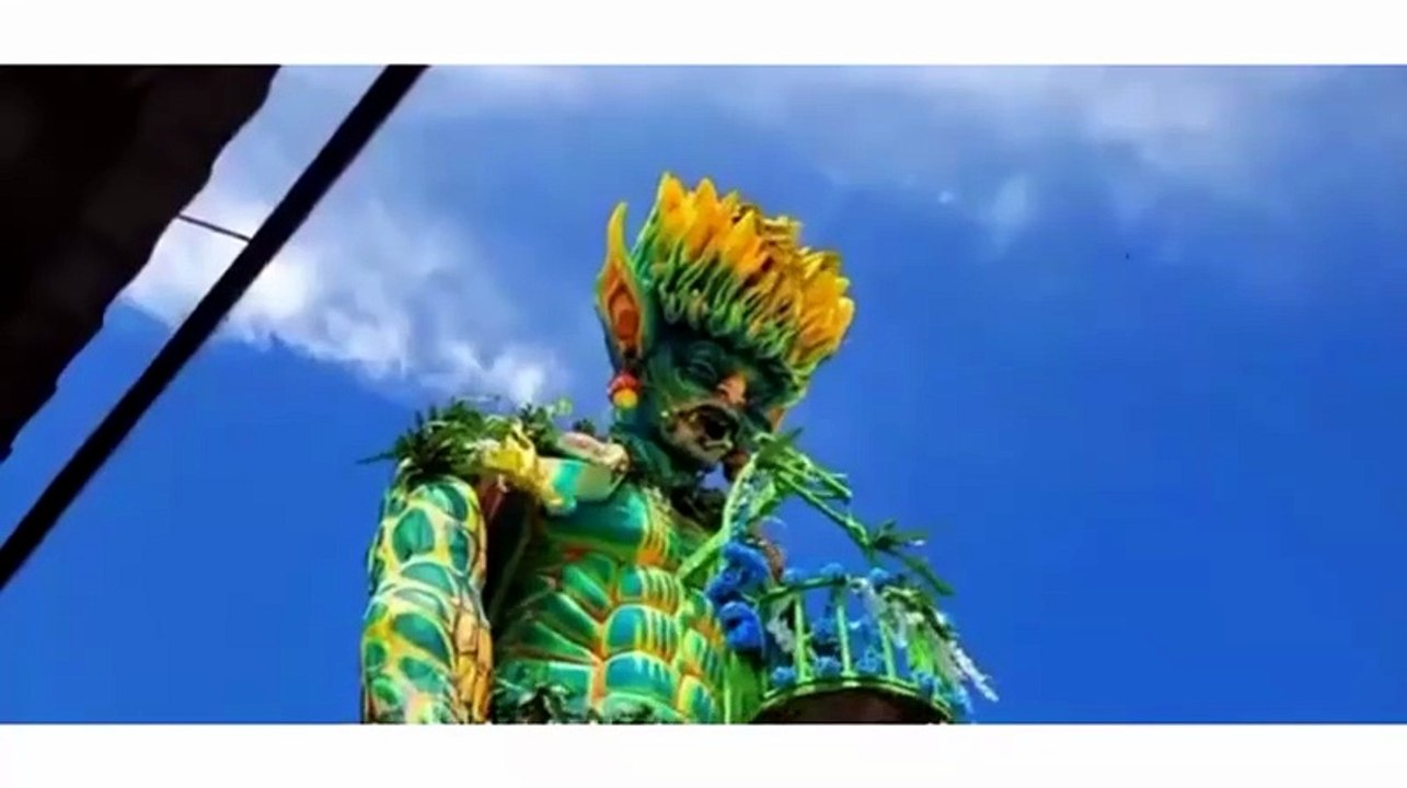 Vídeo Alegoria do Caprichoso desaba durante traslado para o Bumb