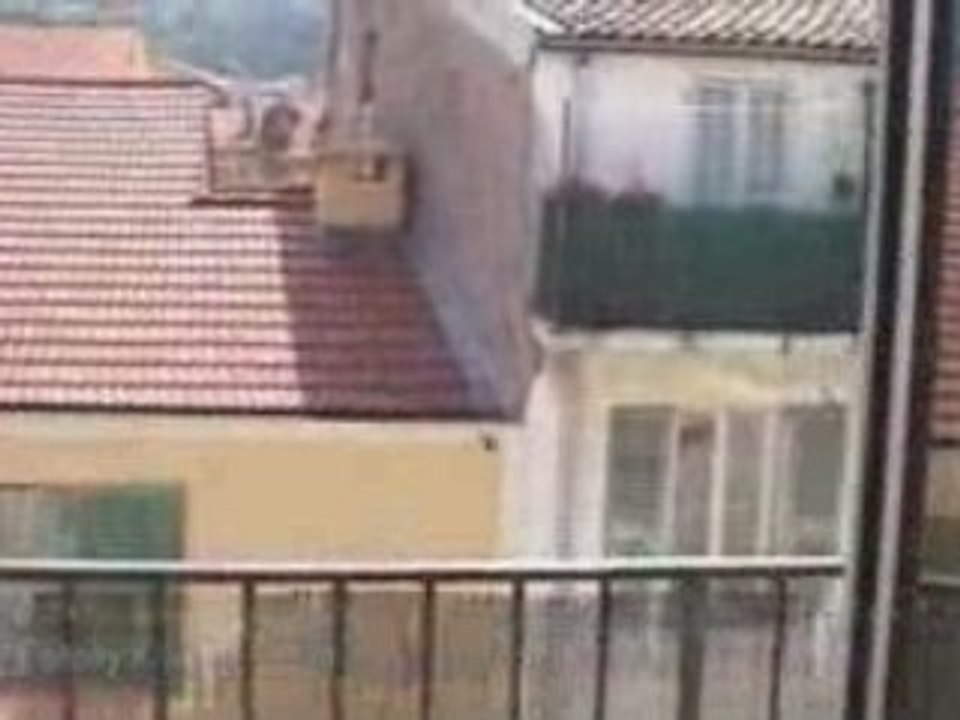 Top floor Nicois apartment near the port.