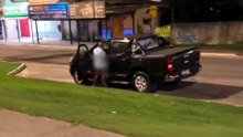 Casal é flagrado mantendo relações sexuais dentro de carro em via pública no Rio de Janeiro