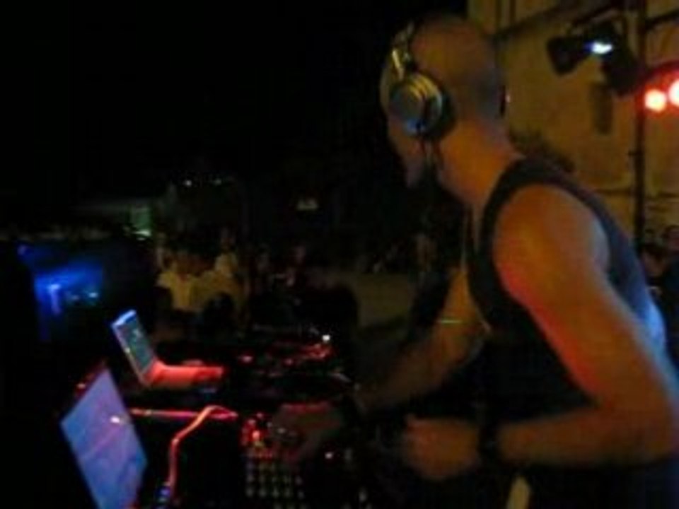 The Dark Robot @ Fête de la music Avignon-2008_DJ