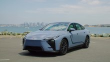The new Lexus ES 350e Premium Design in Skylight blue