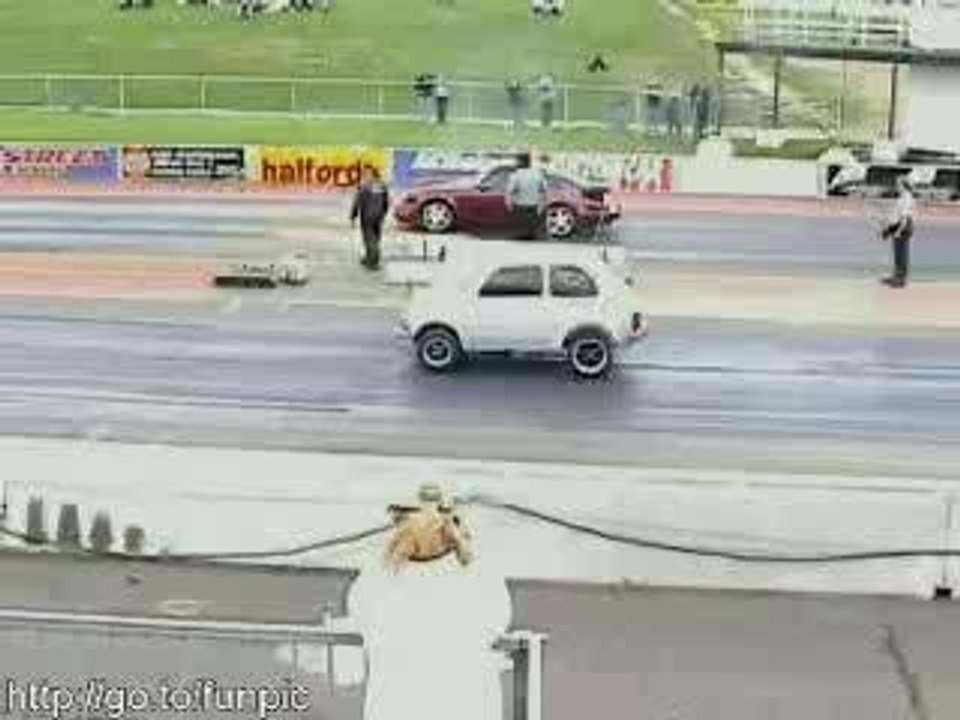 gros moteur petite voiture hallucinant