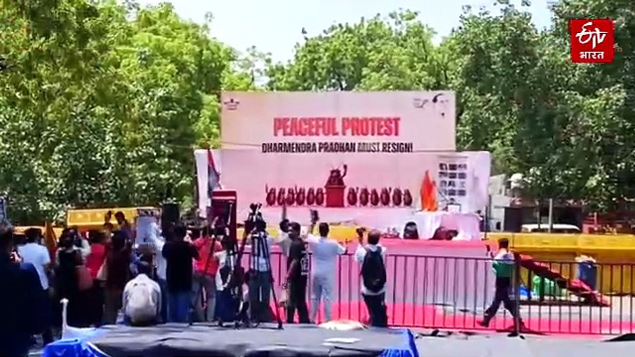 आधार कार्ड मांगने पर भड़के अभिजीत दीपके: कहा- ज...