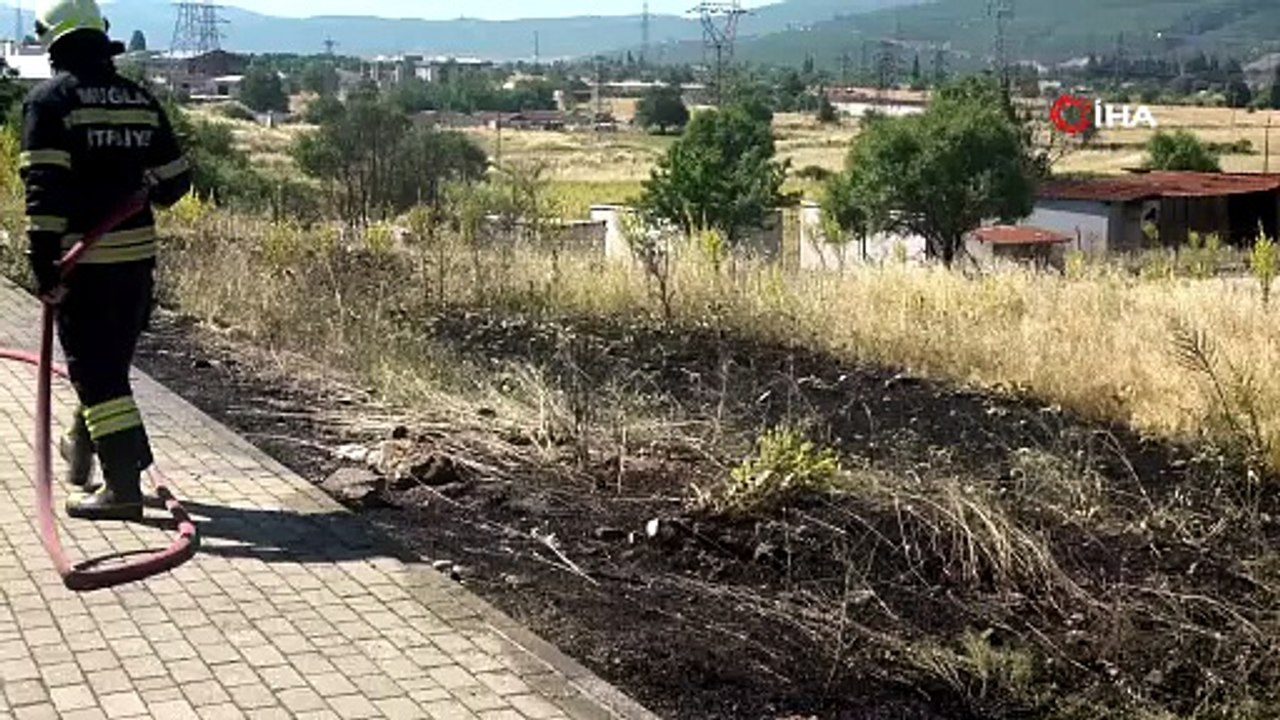 Menteşe\'de Yükselen Dumanlar İtfaiyeyi Alarma Geçirdi: Bir İzmarit Yetiyordu!